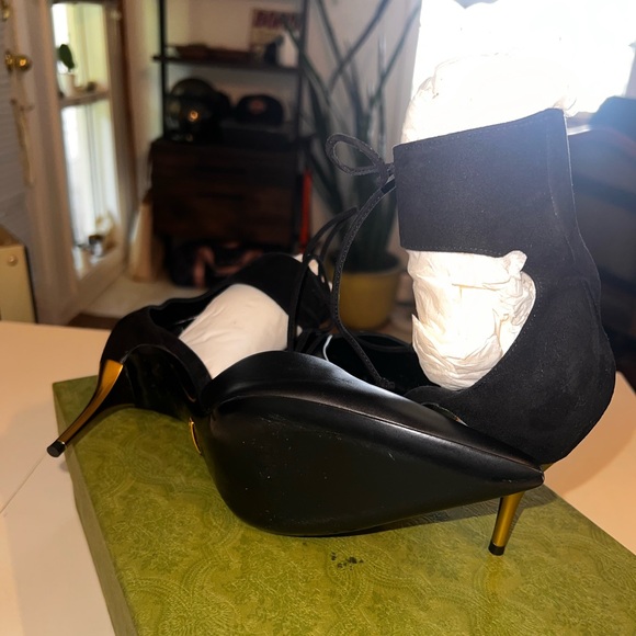BRAND NEW: Gucci Black High-Heel Pump with Ankle Cuff - Picture 15 of 16